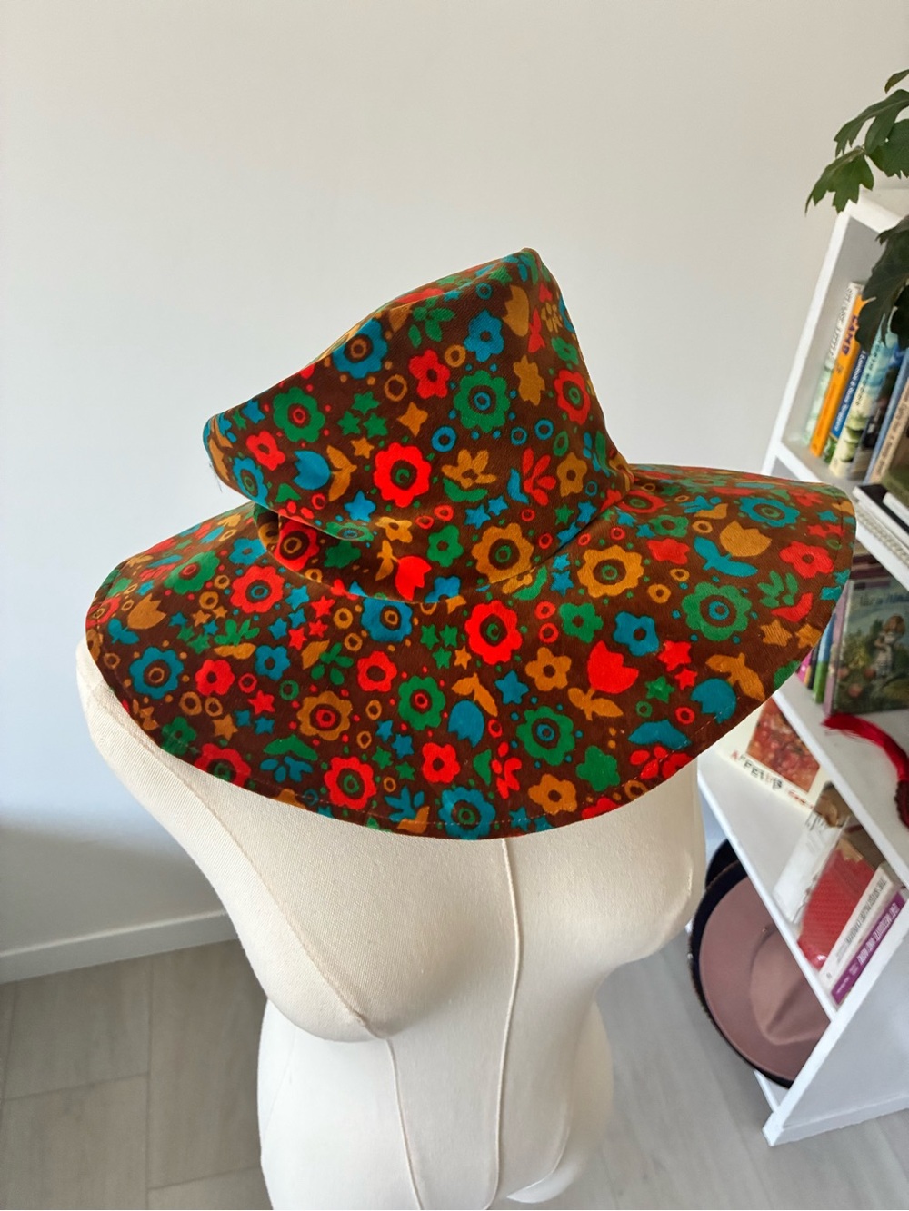 Vintage Joseph Mangin Flower Power Velvet Bucket Hat - Picture 5 of 7